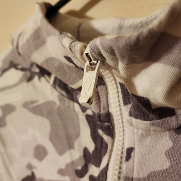 Women's Nike Zippered Camo Hoodie L - Picture 3 of 4